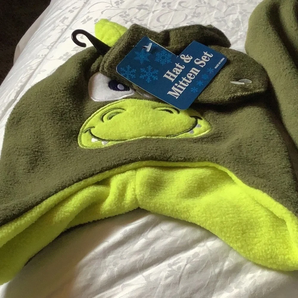 Hat & mitten set NWT with horn on top green pull on school ready unisex…